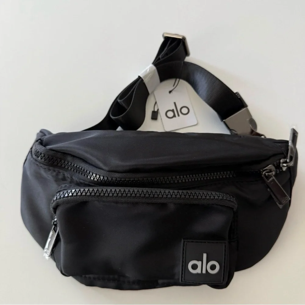 ALO Yoga Black Explorer Bag - Picture 4 of 6